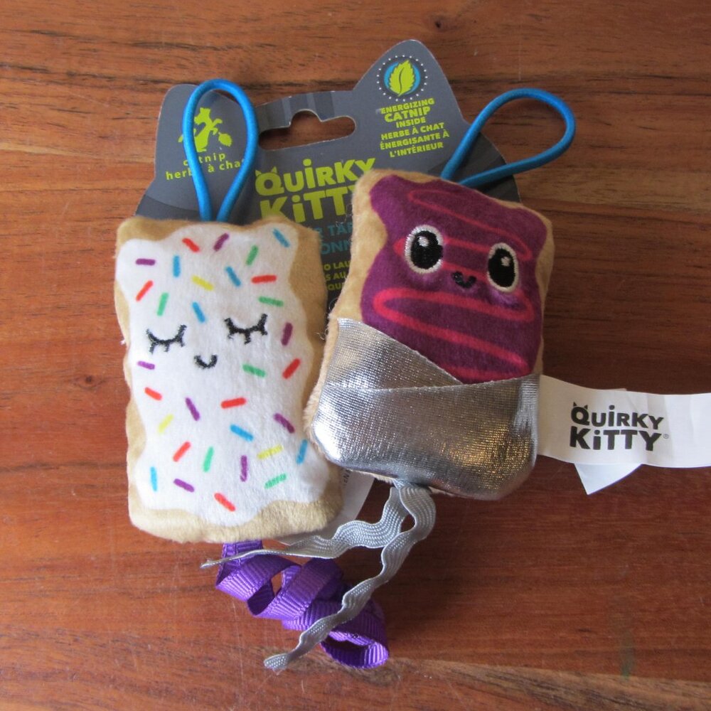 quirky kitty catnip toys flingin' purr tarts 2 pack NWT (W6345)